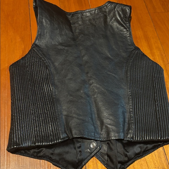 Womens Black Leather Vest with buffalo nickel Button Closure - Picture 6 of 6